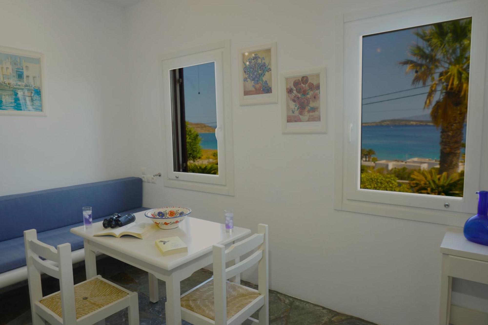 Playera Bungalow Naousa  Luaran gambar